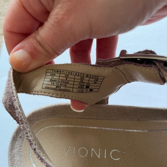 Vionic Hoola Tawny Mauve Suede T strap Wedge Sandal Size 11 - Picture 6 of 9